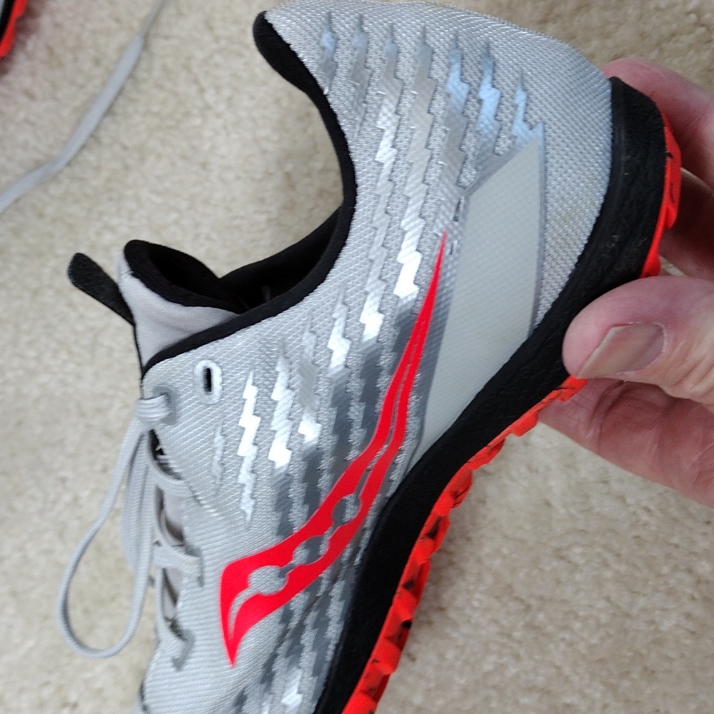 Saucony women's silver and red track shoes. Mint condition. Size 9 - Picture 6 of 12